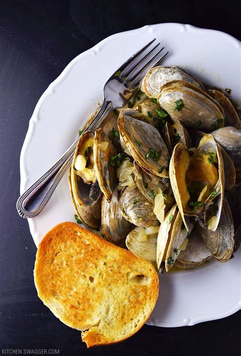 Steamed Clams in Creamy Beer Sauce Recipe | Kitchen Swagger