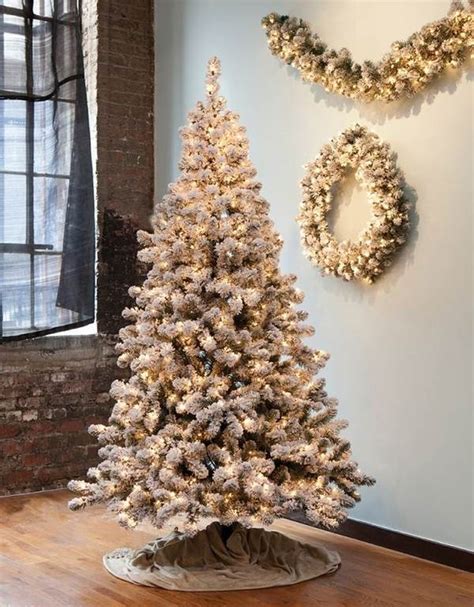 Flocked Christmas tree - a wintry look of your Christmas decoration