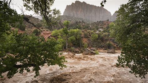 Why are flash floods so dangerous? Avoiding rising water on a desert hike | Advnture