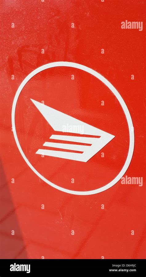 Canada post logo hi-res stock photography and images - Alamy