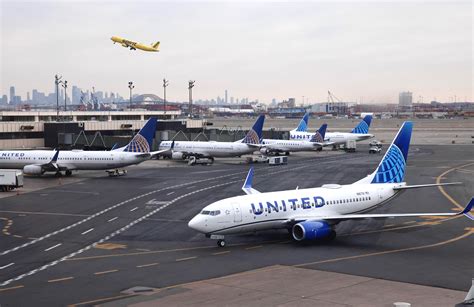 United will cut some New York-area, D.C. flights after US waiver