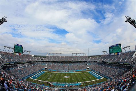 Photos: The Miami Dolphins' Crowd Today Is Embarrassing - The Spun