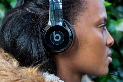 Beats Solo 3 review: decent sound, better wireless - The Verge