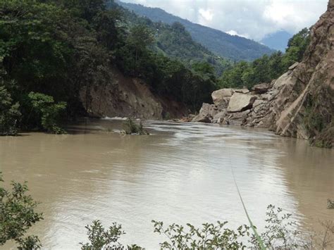 Rockfall dams Tamor River