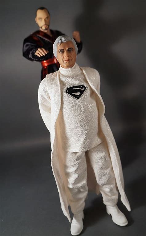 Action Features: Toy Talk Review: Marlon Brando As Jor-El Hot Toys MMS ...