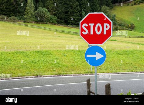 Car at stop sign hi-res stock photography and images - Alamy