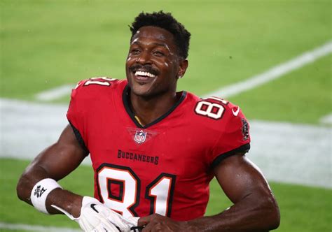 More off-field drama for WR Antonio Brown, Buccaneers release statement