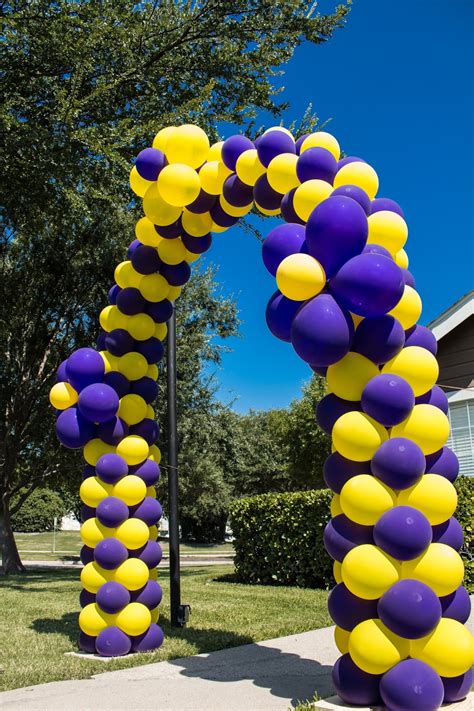 Santo Diamond Balloon Design: Outdoor balloon Arch