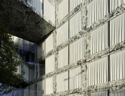 Reflective curtains in Zurich offices [541] | filt3rs
