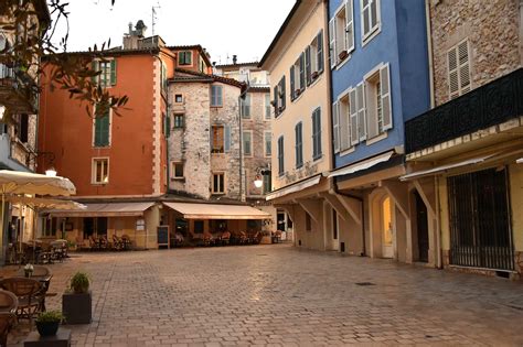 A Walking Tour Of Old Vence - Steve And Carole In Vence