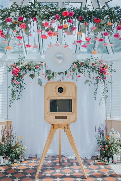 Viva La Booth! The coolest photo booth around 💥 | Cabina de fotos, Escenario de la boda ...