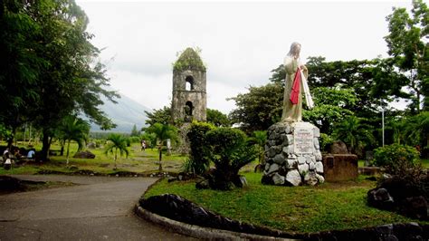 Cagsawa Ruins. Cagsawa, Albay - armageddonviews