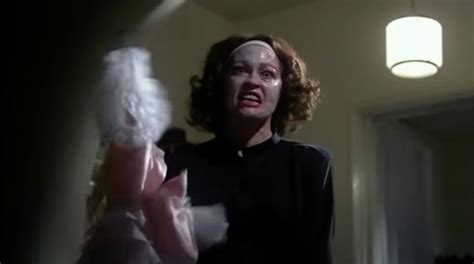 'Mommie Dearest' star Faye Dunaway 'fought tooth and nail' against famous 'no more wire hangers ...