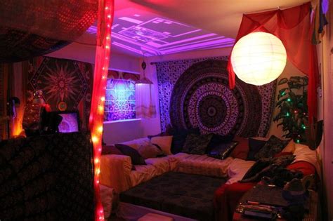 Perfect chill out/ smoke room | Decor | Chill room, Chill out room, Stoner bedroom