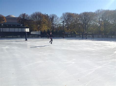 Holiday season means ice skating on the Mall - WTOP News