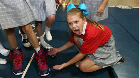 This little girl is amazed by Anthony Davis' shoe size - SBNation.com