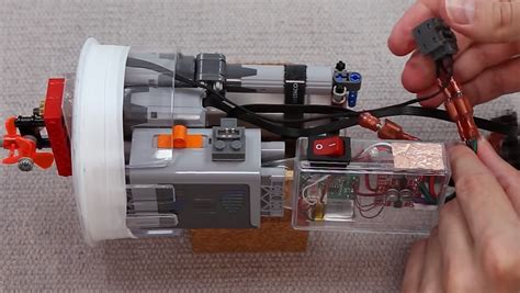 This functional RC submarine is made out of a water jug and LEGO - htxt