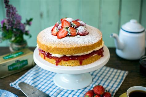 Rasberry Victoria Sponge Cake - KerrygoldKerrygold