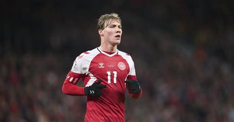 Rasmus Hojlund to Manchester United: Latest transfer news on Danish ...