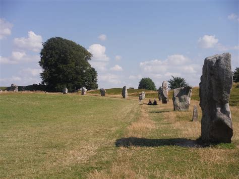 Pewsey or Marlborough Circular via Avebury walk - SWC