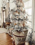 27 Flocked Christmas Tree Decorating Ideas For Some Holiday Cheer