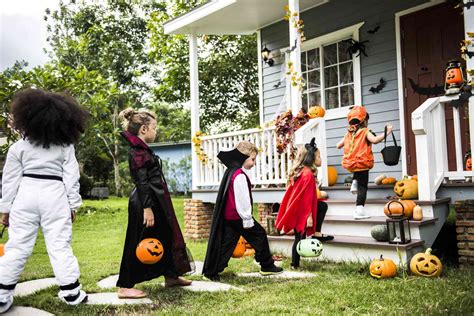 12 Clever Ways to Display Your Halloween Candy for Trick-or-Treaters | Martha Stewart