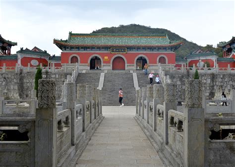 Suitcase and World: Tianmen Mountain. Tianmenshan Temple.