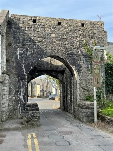 Cowbridge Town, History and Physic Garden - The Heritage Hiker's Guide ...