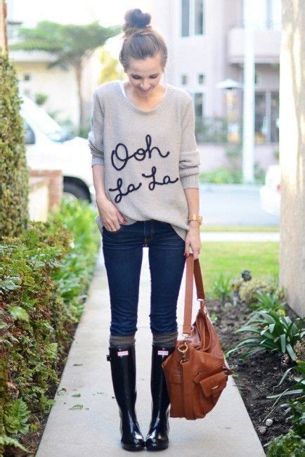 Rainy day outfits with jeans and boots | Hunter Boots Outfit | Boot ...