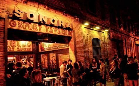 7 Best Barcelona Sports Bars & Pubs 2024