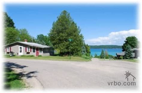 500+ Torch Lake Cabin Rentals | House Rentals and More | Airbnb