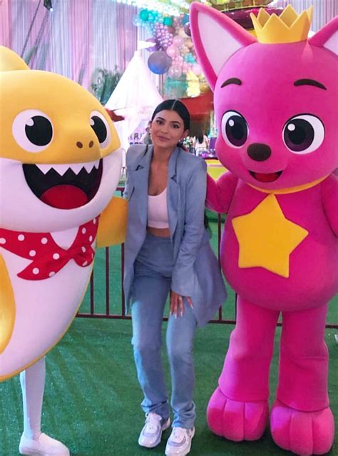 Mama Shark doo doo from Stormi Webster's 1st Birthday Party | E! News