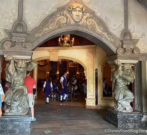 Review: Is Disney World's OTHER Castle Dining Option Still Worth Your ...