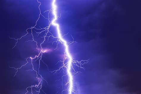 Mathematical model provides bolt of understanding for lightning ...