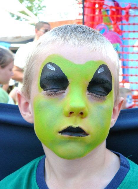 An Alien | Face painting, Carnival face paint, Body art