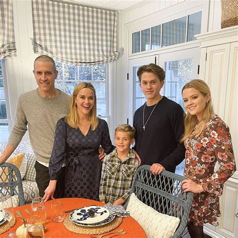 Reese Witherspoon Shares Family Thanksgiving Photo as She Thanks ...