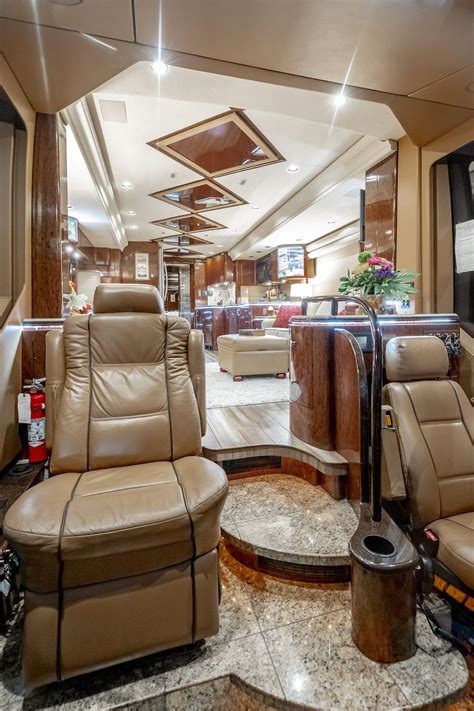 2008 Prevost Marathon H3-45Triple Slide | Luxury motorhomes, Luxury rv ...