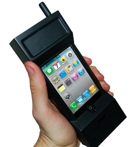 The Ultimate Retro iPhone Case Turns Your iPhone Into an 80’s Block Cellphone