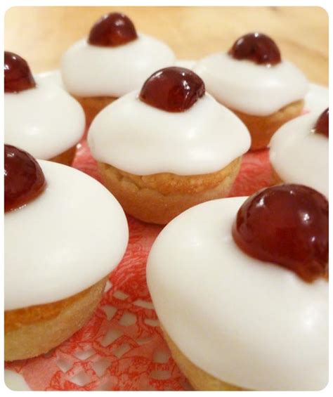 Suzie Makes: Mini Bakewell Tarts