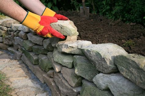 Boulder retaining wall - Ideas and inspiration - hipages.com.au