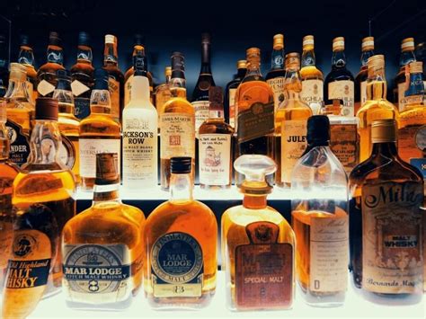 Whiskey Types: 13 Most Popular Whisky Varieties with Details & Facts