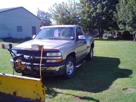 Sell used 2000 Chevrolet Silverado 1500 LS 4X4 with Meyers Snow Plow ...