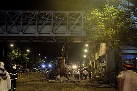 Pedestrian bridge collapses in Mumbai, 5 killed and 36 hurt - Business Insider