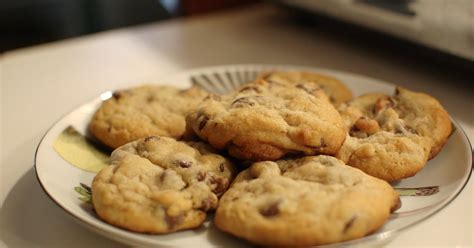 Hotplate Confidential: Toaster Ovens Make Better Chocolate Chip Cookies