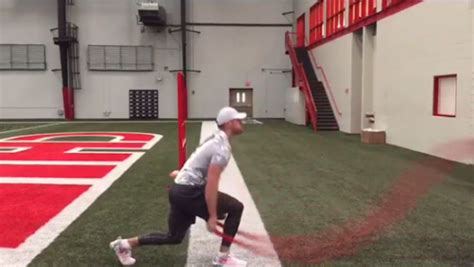 WATCH: Travis Kelce's Split-Squat Jump with Battling Ropes - stack