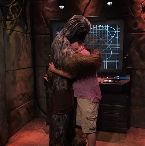 Can I squeeze in this Disney hug ?!! : r/Disneyland