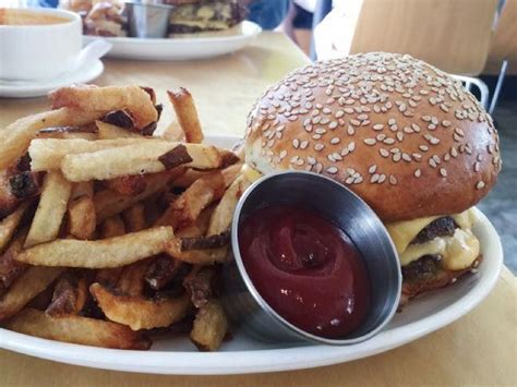 26 Best Burger Joints in the U.S. | Far & Wide