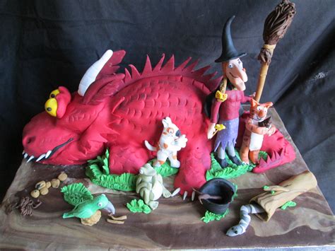 Fantastic Room On The Broom Dragon Cake | Room on the broom, Dragon ...