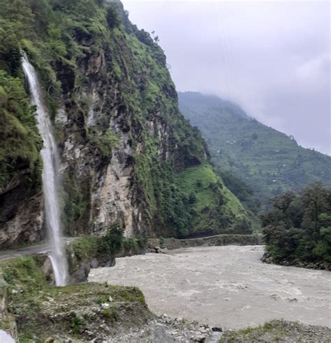 Munsiyari Uttarakhand - Snowfall, Trekking, Places to Visit