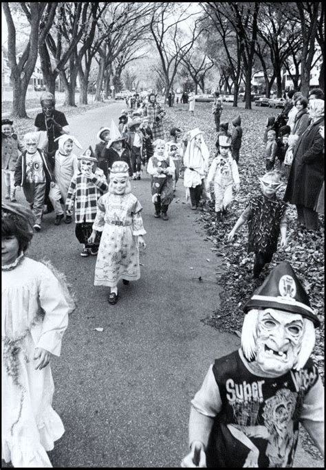 A Nostalgic Halloween: 1950s Trick or Treating